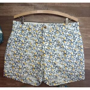 Old Navy everyday floral  shorts, midrise size 8